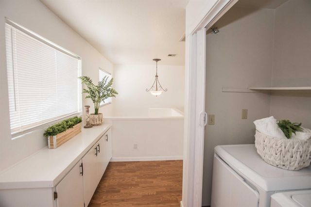 1583 W Swain Rd, Stockton, CA 95207