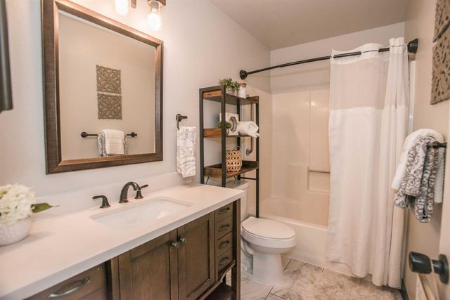 1583 W Swain Rd, Stockton, CA 95207