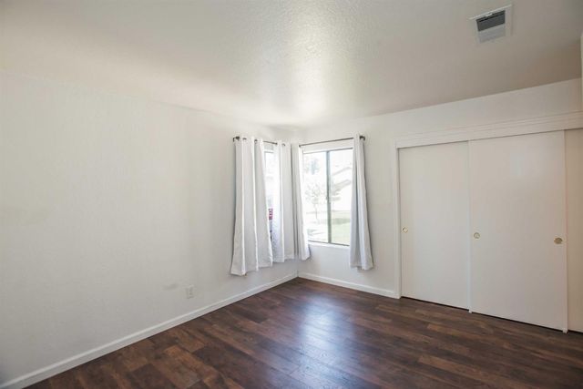 1583 W Swain Rd, Stockton, CA 95207