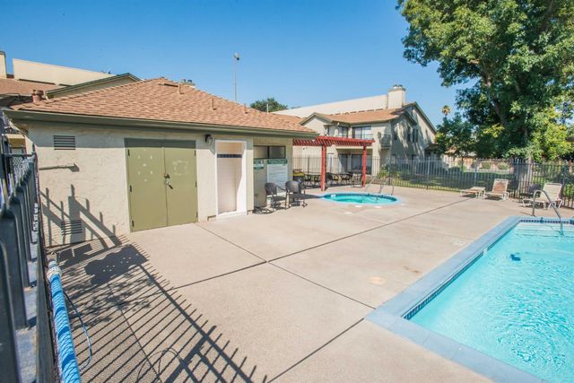 1583 W Swain Rd, Stockton, CA 95207