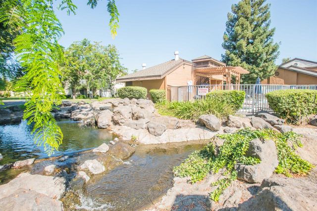 1583 W Swain Rd, Stockton, CA 95207