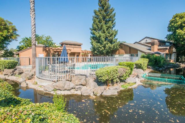 1583 W Swain Rd, Stockton, CA 95207