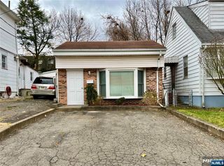 24 W Central Avenue, Bergenfield, NJ 07621