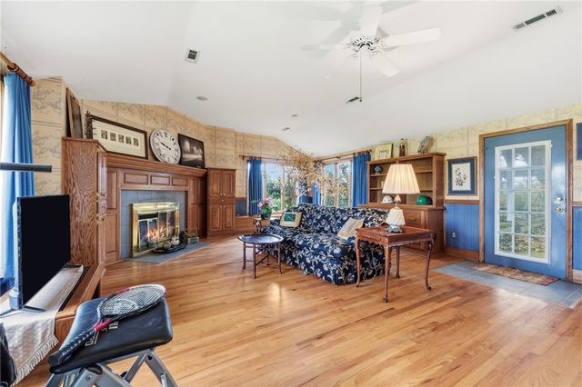 123 Shields Drive, Holiday Island, AR 72631
