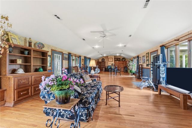 123 Shields Drive, Holiday Island, AR 72631