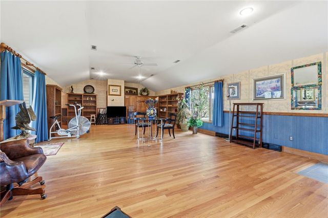 123 Shields Drive, Holiday Island, AR 72631