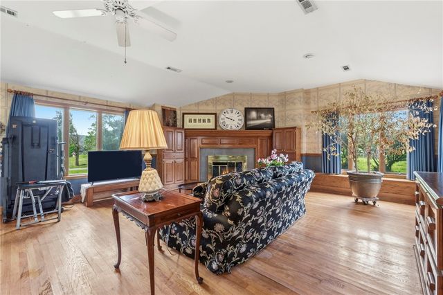 123 Shields Drive, Holiday Island, AR 72631