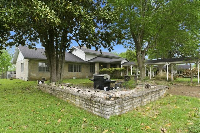 123 Shields Drive, Holiday Island, AR 72631