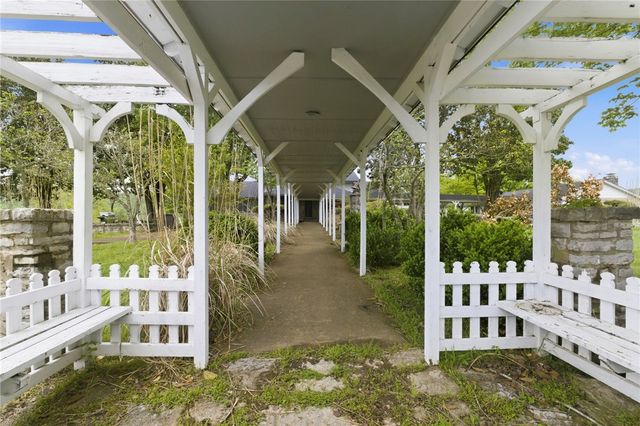 123 Shields Drive, Holiday Island, AR 72631
