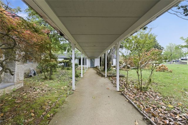 123 Shields Drive, Holiday Island, AR 72631
