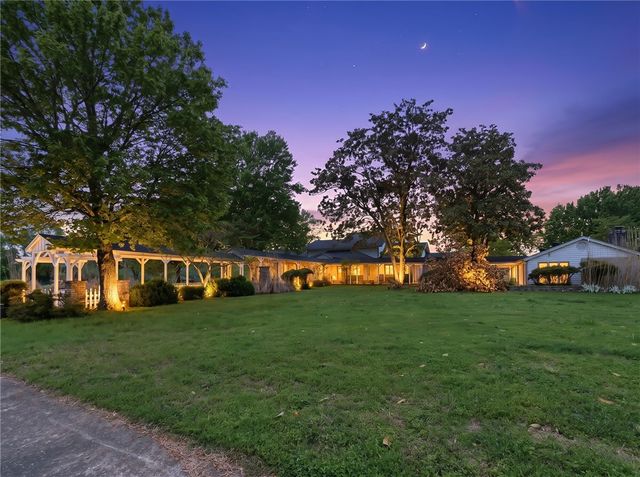 123 Shields Drive, Holiday Island, AR 72631