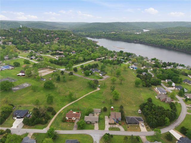 123 Shields Drive, Holiday Island, AR 72631