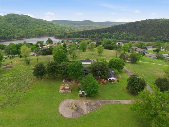 123 Shields Drive, Holiday Island, AR 72631