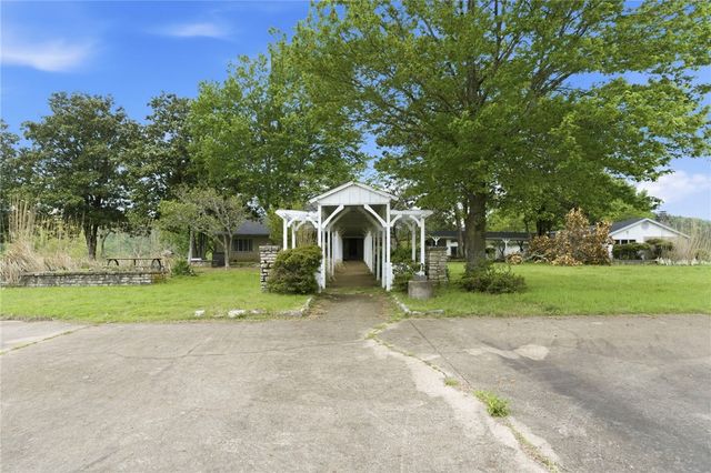 123 Shields Drive, Holiday Island, AR 72631