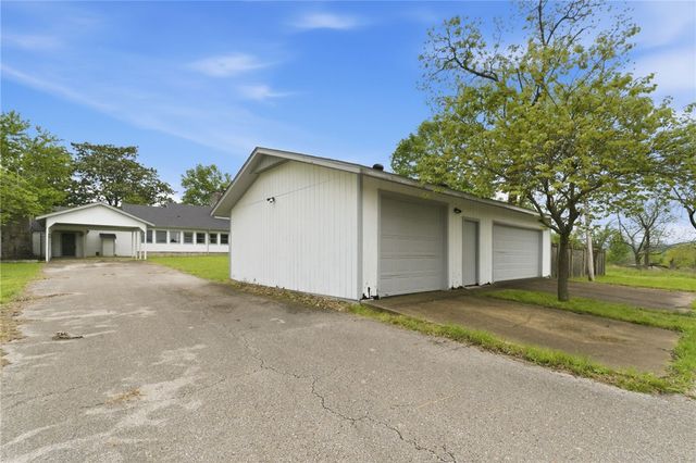 123 Shields Drive, Holiday Island, AR 72631