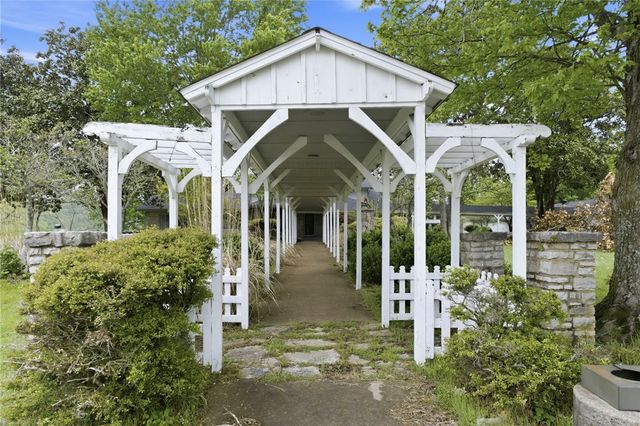 123 Shields Drive, Holiday Island, AR 72631