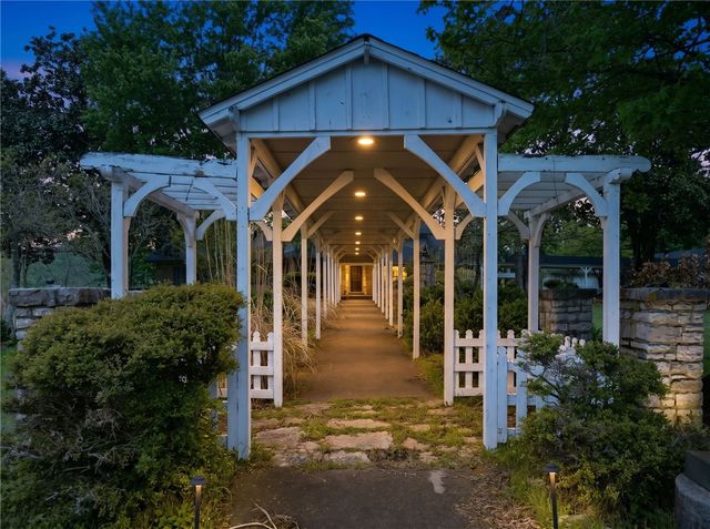 123 Shields Drive, Holiday Island, AR 72631