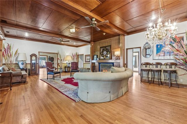 123 Shields Drive, Holiday Island, AR 72631