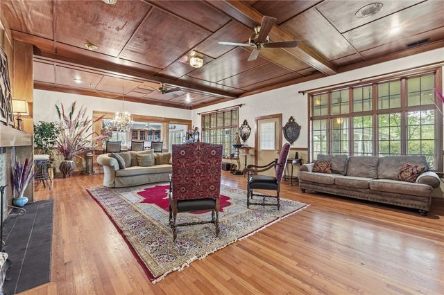 123 Shields Drive, Holiday Island, AR 72631