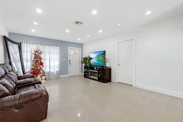 1820 N 27th Ave, Hollywood, FL 33020
