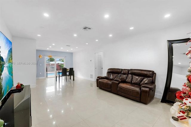 1820 N 27th Ave, Hollywood, FL 33020