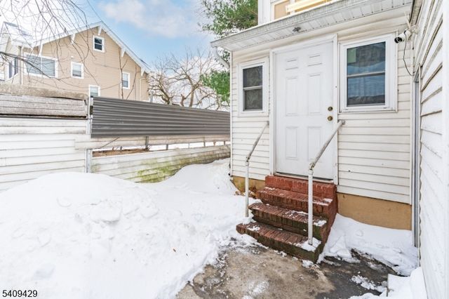 49 Lyons Ave, Newark City, NJ 07112