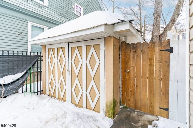 49 Lyons Ave, Newark City, NJ 07112