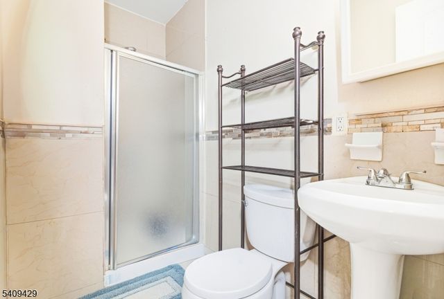 49 Lyons Ave, Newark City, NJ 07112