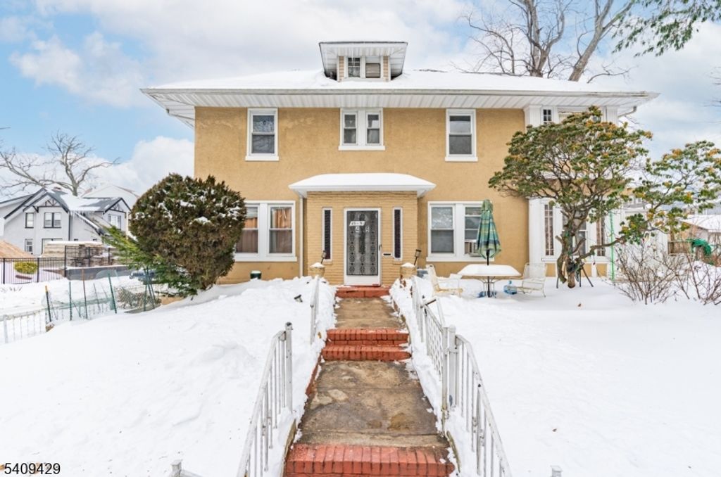 49 Lyons Ave, Newark City, NJ 07112