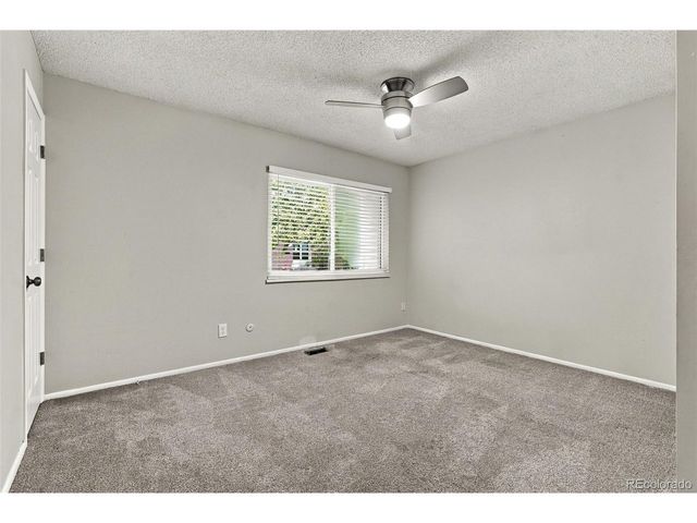 525 S Xenon Ct, Lakewood, CO 80228