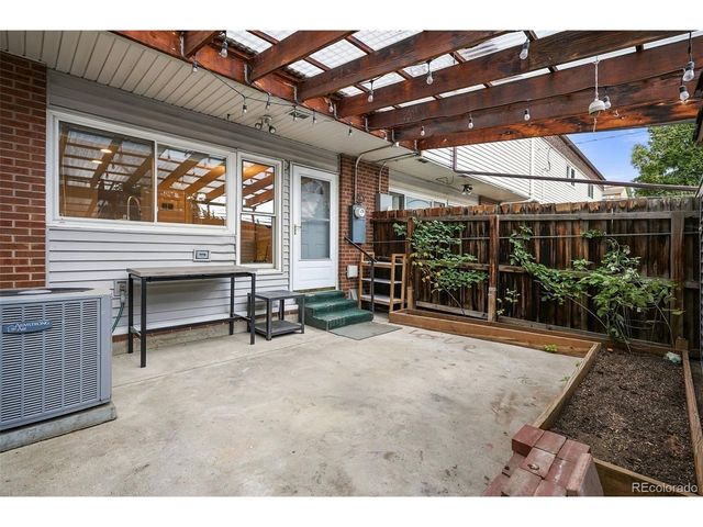 525 S Xenon Ct, Lakewood, CO 80228