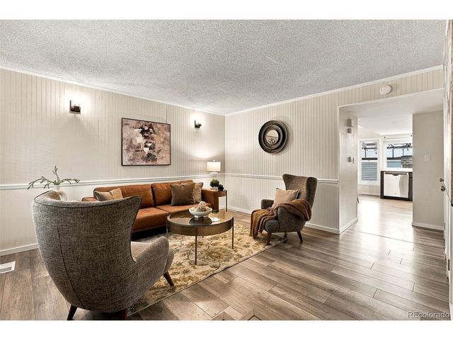 525 S Xenon Ct, Lakewood, CO 80228