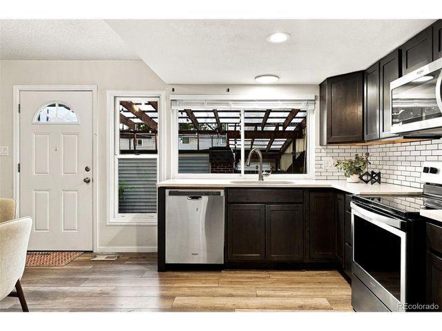 525 S Xenon Ct, Lakewood, CO 80228