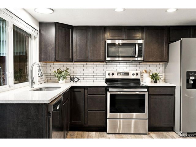 525 S Xenon Ct, Lakewood, CO 80228