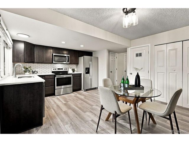 525 S Xenon Ct, Lakewood, CO 80228