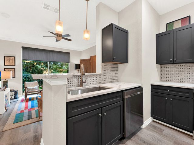 330 Las Colinas Boulevard E 228, Irving, TX 75039