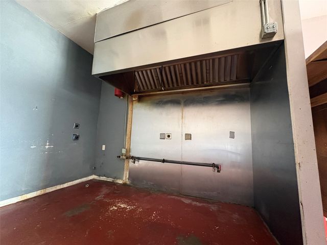 100 LIVE OAK Drive, Sanctuary, TX 76020