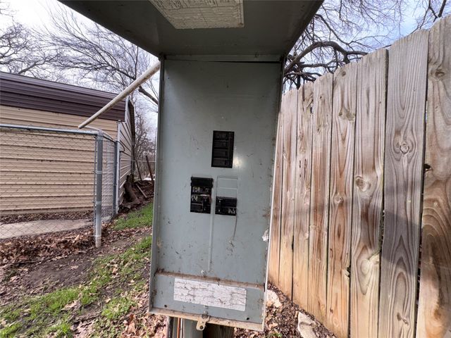 100 LIVE OAK Drive, Sanctuary, TX 76020