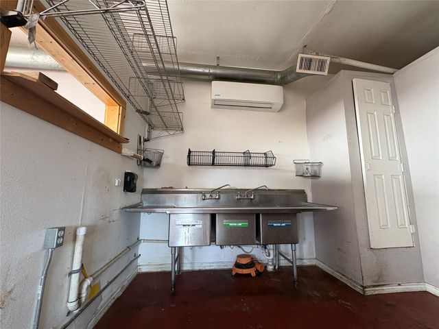 100 LIVE OAK Drive, Sanctuary, TX 76020