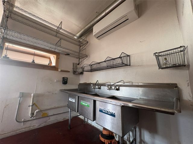 100 LIVE OAK Drive, Sanctuary, TX 76020