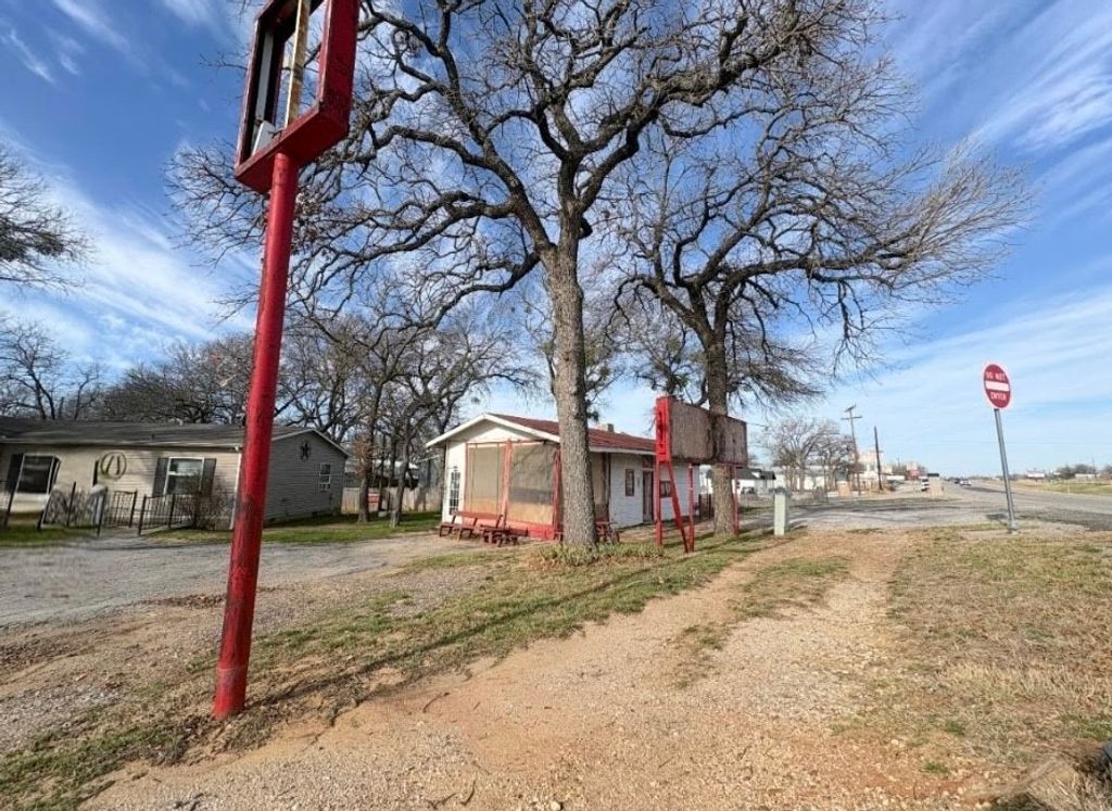 100 LIVE OAK Drive, Sanctuary, TX 76020