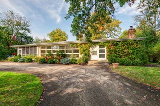 2013 Castlewood Road, Highland Park, IL 60035