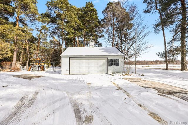 3639 Howland Road, Almont Township, MI 48003