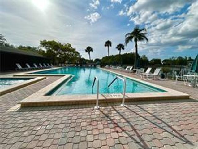 1423 PINE GLEN LANE LANE D2, Tarpon Springs, FL 34688