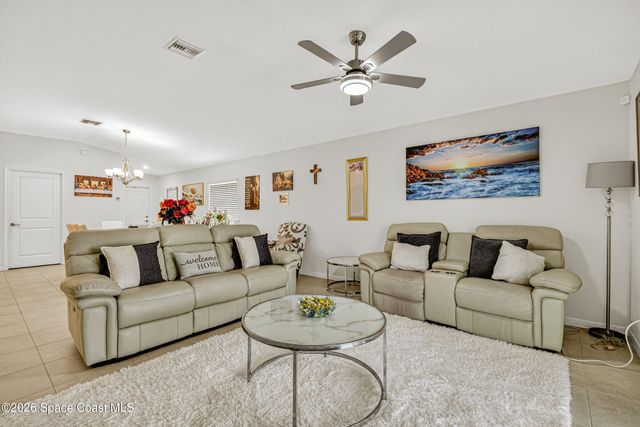 1975 Diablo Circle SW, Palm Bay, FL 32908