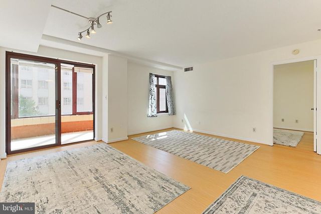 2400 Clarendon Blvd Apt 406, Arlington, VA 22201