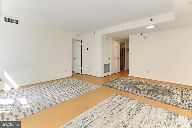 2400 Clarendon Blvd Apt 406, Arlington, VA 22201