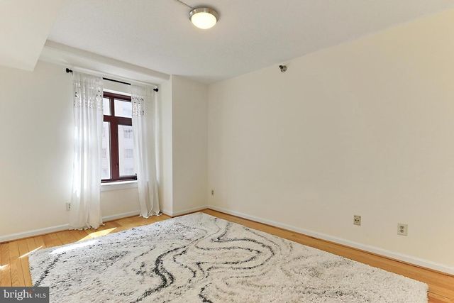 2400 Clarendon Blvd Apt 406, Arlington, VA 22201