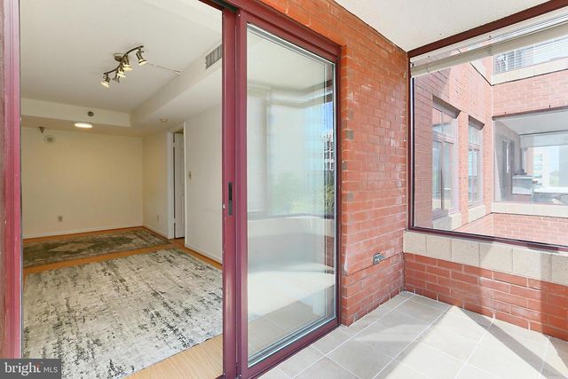 2400 Clarendon Blvd Apt 406, Arlington, VA 22201