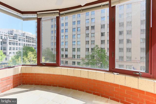 2400 Clarendon Blvd Apt 406, Arlington, VA 22201